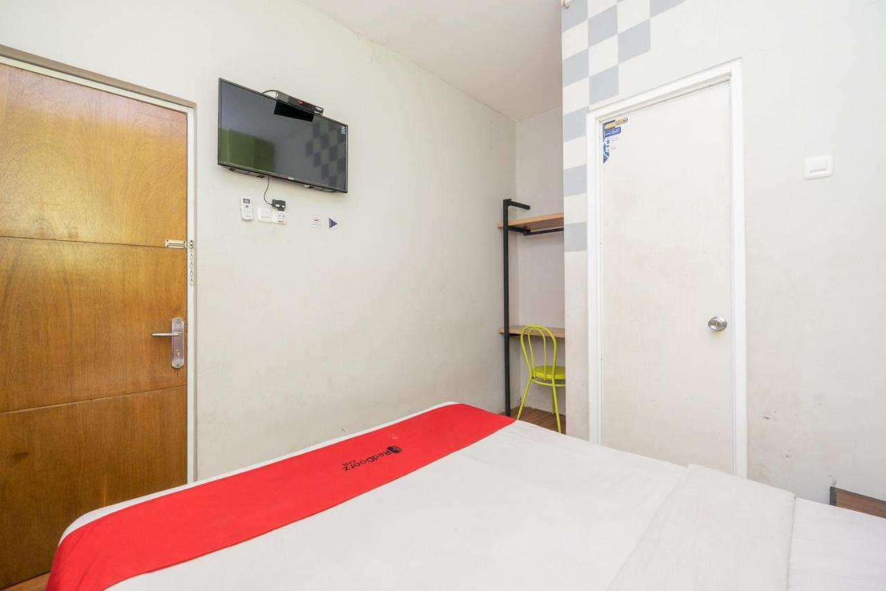 Reddoorz @ Darmo Surabaya Hotell Eksteriør bilde