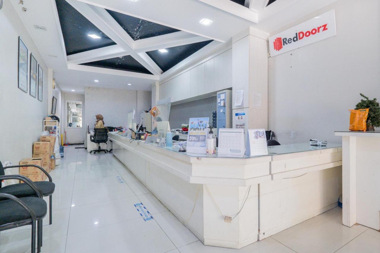 Reddoorz @ Darmo Surabaya Hotell Eksteriør bilde